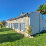 Holiday home Luxueuse Maison Avec Piscine Cravans
